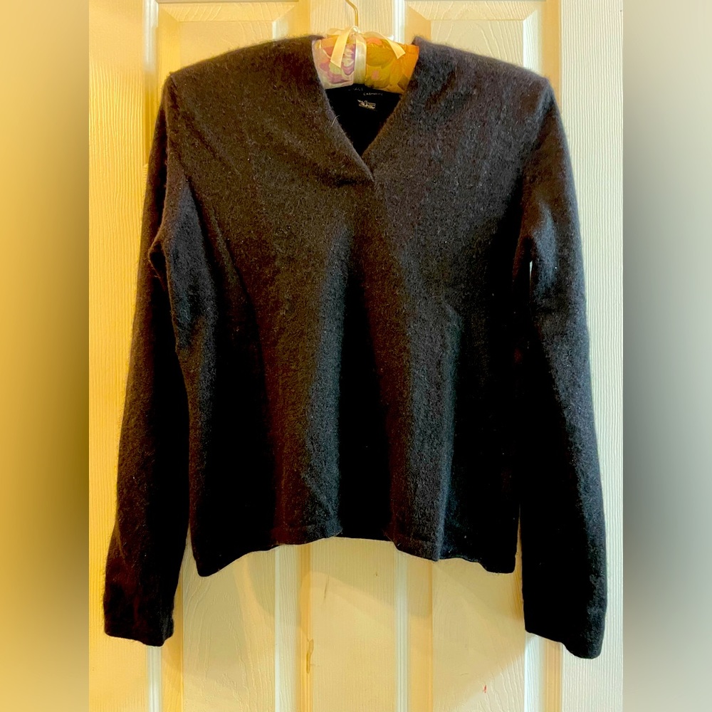 100% cashmere sweater. V-neck. Black. Medium. Black.